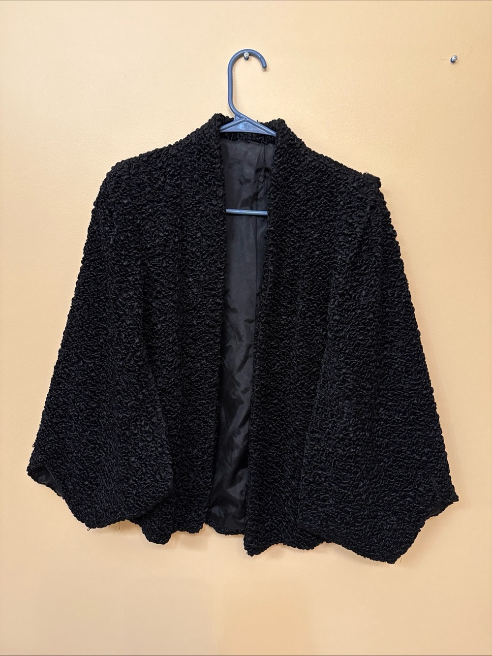 Source Unknown Black lambswool Bouclé Open wrap vintage M/L small damage